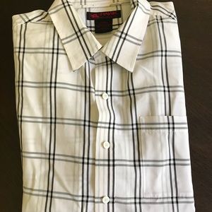 Men’s short sleeve button down stripe shirt!